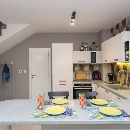 Parkcenter Modern Vintage Apartment Burgas